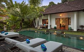 Room & Vespa 3 - Relaxing Stay Center Seminyak